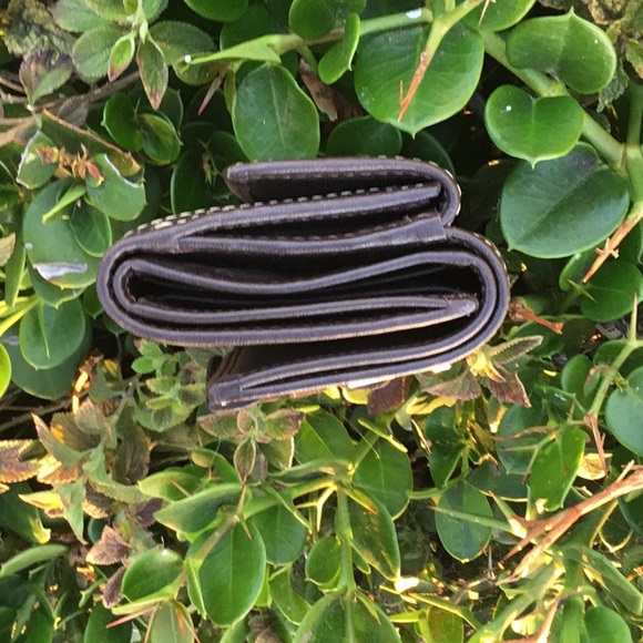 SOLD 🎁🎁🎁🎁🎁Trifold Coach Wallet - Picture 6 of 13